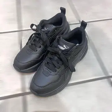 Puma 블랙 스니커즈 통굽