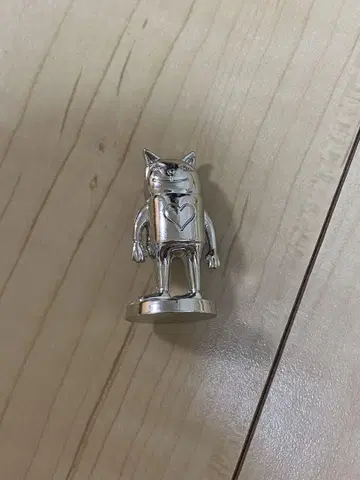 요네즈켄시 메탈 피규어 고양이 실버