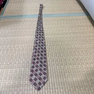 던힐 버건디와 베이지 체크 넥타이