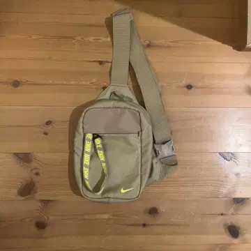 Nike 원 숄더 백 베이지