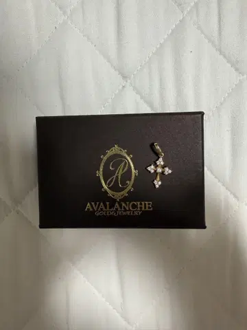 AVALANCHE 크로스형 펜던트