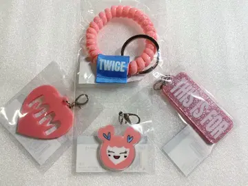 TWICE 허벅지 워크숍 팝업 코일 키링 모블리