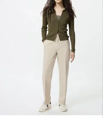 유니클로 감동 팬츠 베이지