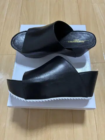통굽 뮬 샌들