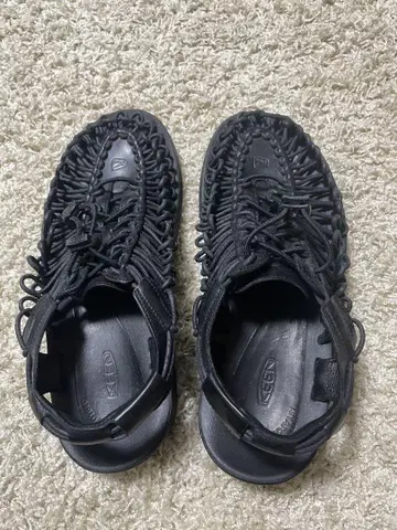 KEEN UNEEK 프리미엄 가죽 블랙 25cm