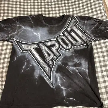 TAPOUT 번개 그래픽 티셔츠