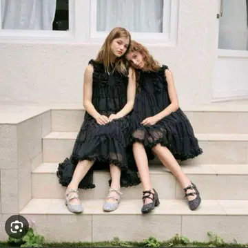 자신을 위한 순수한 프릴 레이어드 드레스