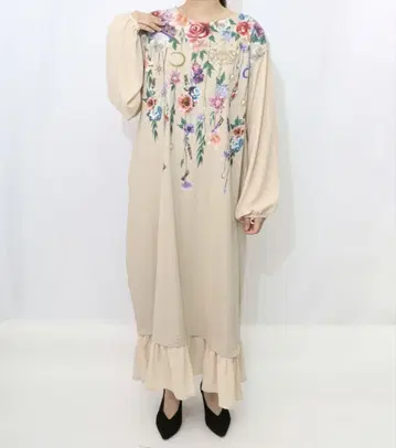 이즈스칼라 552275: 꽃 가랜드 프린트 쉬폰 절개 원피스