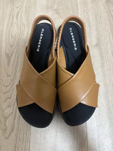 CLERGERIE 크로스 샌들