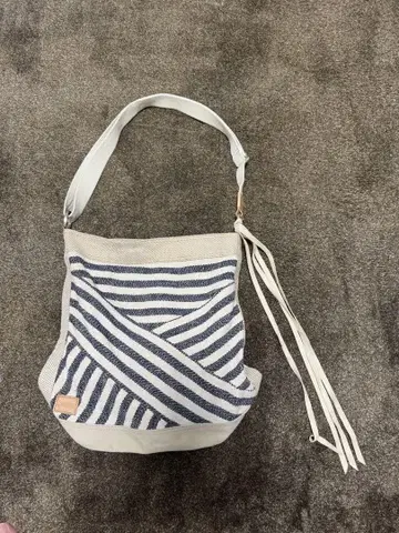 TOMS 스트라이프 패턴 숄더백 여름 summer