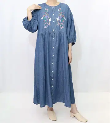 스칼라 152736: 꽃무늬 자수 데님 그라데이션 셔츠 원피스