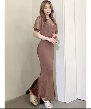 브라운 니트 반팔 플레어 원피스