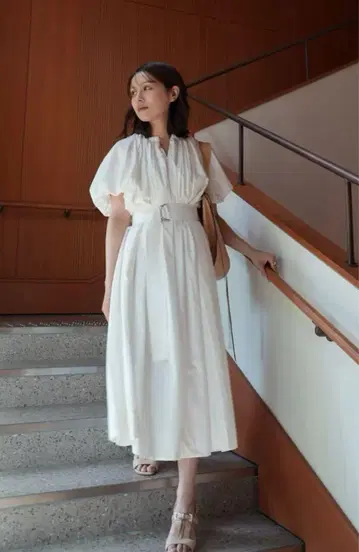 라우베블랑 풍선 소매 볼륨 드레스