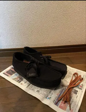 Clarks (클락스) 왈라비 로우 컷 블랙