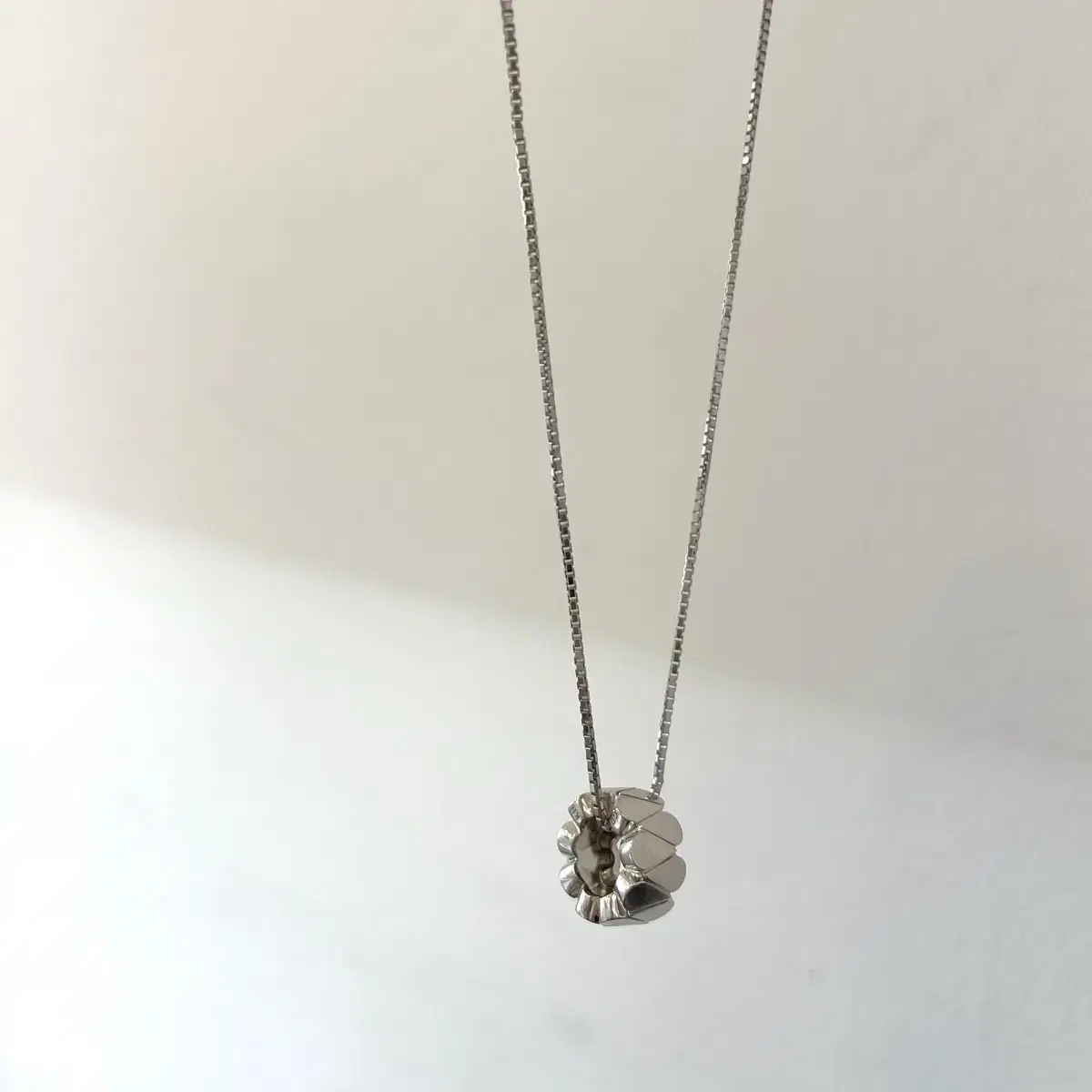 [Golden dew] 韓国☆18K White Gold☆Finestra2(1C) ペンダント Golden dew] 韓国☆18K White Gold☆Finestra2(1C) ペンダント