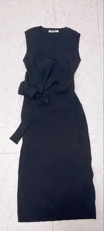 SNIDEL 블랙 슬리브리스 니트 원피스