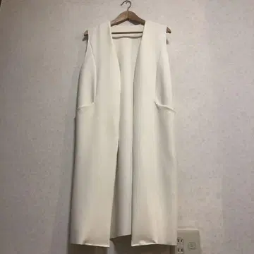 비어즐리 화이트 베스트