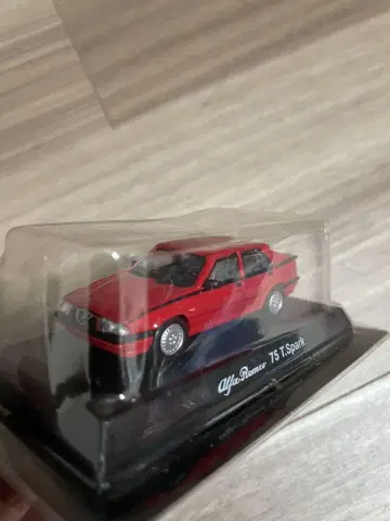 Alfa Romeo 75 T.Spark 미니카 빨간색 교쇼