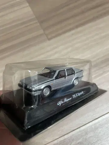 Alfa Romeo 75 T.Spark 실버 미니카 교쇼