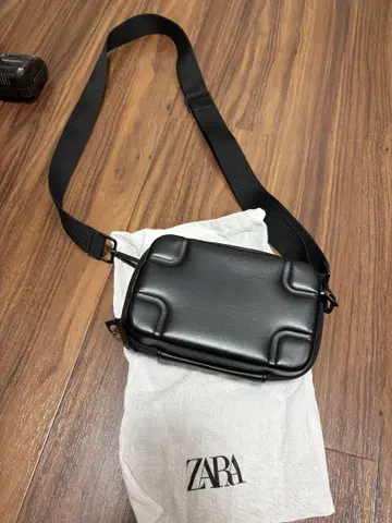 자라 블랙 숄더백
