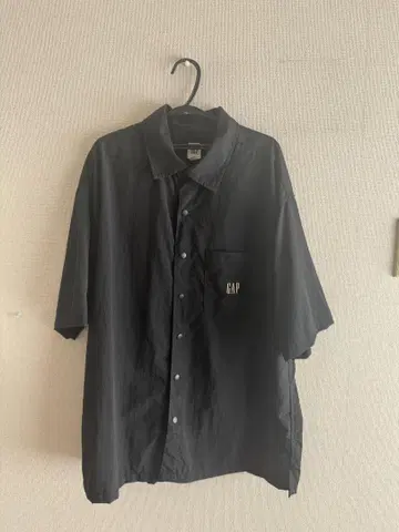 GAP 블랙 반팔 나일론 셔츠 블랙
