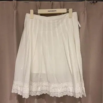 Moromoro 화이트 플리츠 스커트