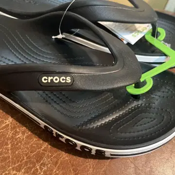 미사용 새상품 택 포함 crocs 바야 밴딩 플립 샌들 27cm 블랙