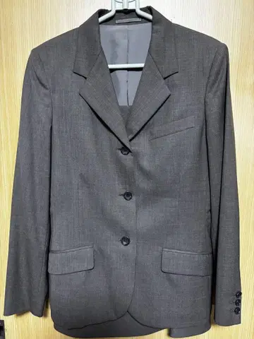 마가렛 호웰 브라운 수트