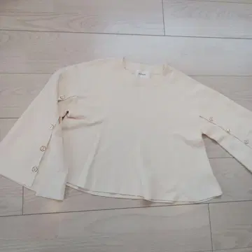 JILLSTUART 크림 플레어 슬리브 니트