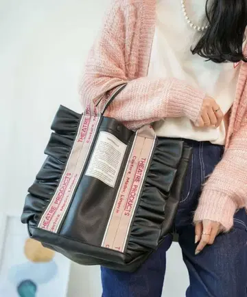 별주 2way 인조 가죽 자카드 테이프 프릴 백 블랙