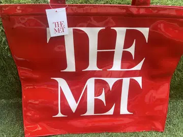 US NY 메트로폴리탄 미술관 로고가 들어간 에나멜 토트백