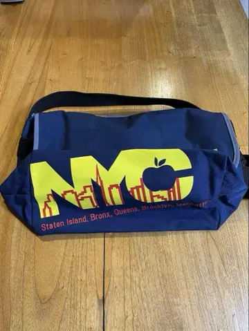 NYC 디자인 메신저 백 네이비