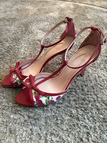 레베카 테일러 천연 가죽 샌들 22.5cm