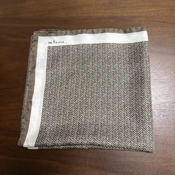 Kiton 헤링본 포켓 치프