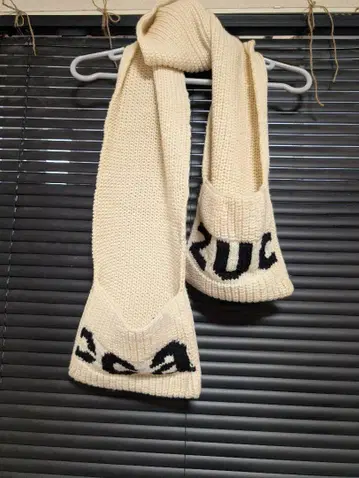 zucca 니트 크림색 블랙 자수