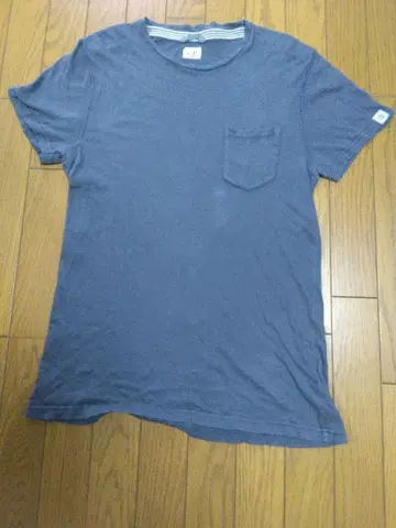 C.P. COMPANY 네이비 티셔츠 포켓 부착