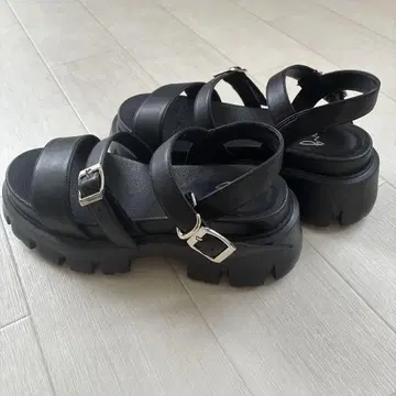 잉그 통굽 샌들 블랙 M
