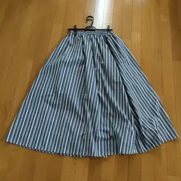 스트라이프 슬릿 플레어 롱 스커트 SLOBE IENA