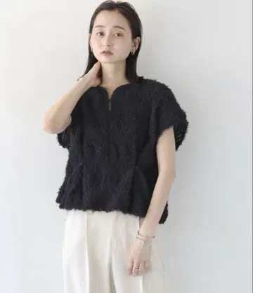 CLEIO 프린지 자카드 턱 블라우스