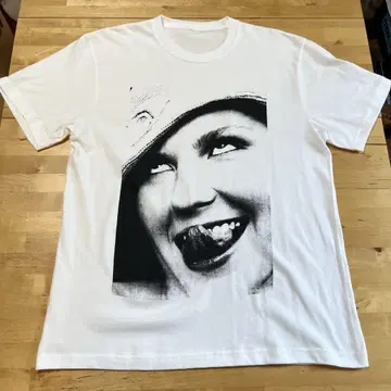 Kirsten Dunst 키르스틴 던스트 화이트 티셔츠