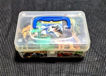 공룡 피규어 세트 24개와 보관 케이스 포함