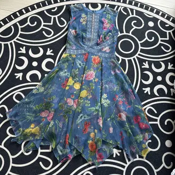 TADASHI SHOJI 꽃무늬 슬리브리스 원피스 사이즈 0