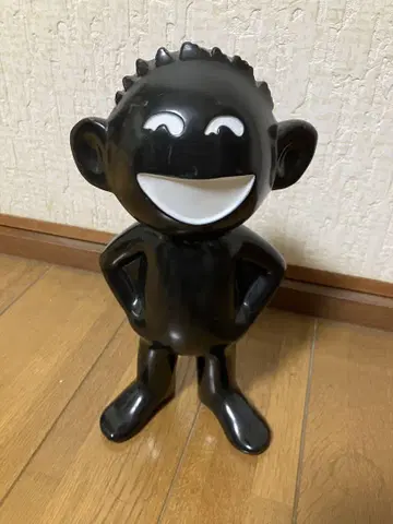 할렘 스토어 웃는 소년 캐릭터형 검은색 저금통 약 30cm