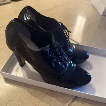 레페토 블랙 에나멜 힐 부티
