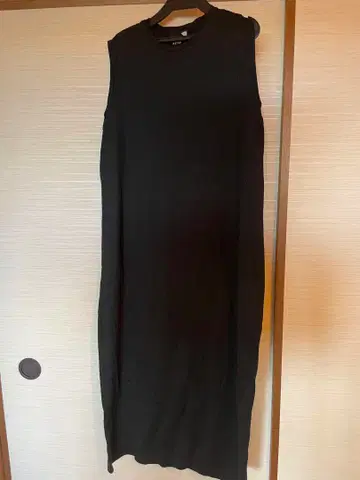 ATON 슬리브리스 롱 원피스 블랙