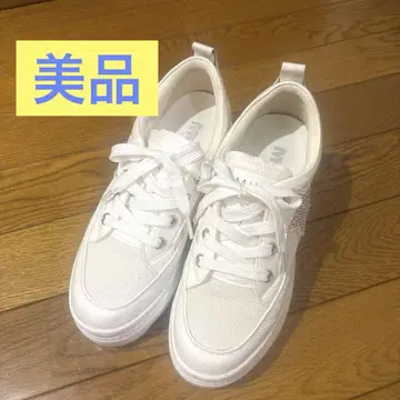 화이트 통굽 스니커즈 별 모양 장식