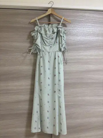 레이디 아젤 미니 꽃무늬 프릴 오프숄더 원피스