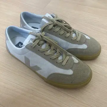 VEJA 스웨이드 캐주얼 스니커즈