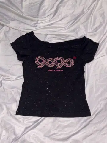 9090 girl OG Logo Off Shoulder Tee M 사이즈