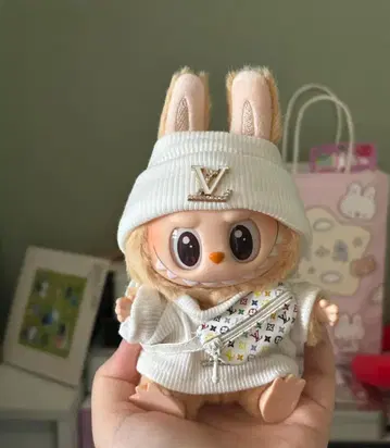 의류 라브부 옷 갈아입기 labubu 화이트